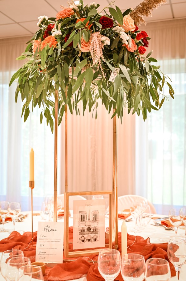 décoration de table colonne fleurie